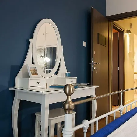 Pretty Rooms In Gold And Blue Apartment In Safe Central Area Athen Exterior foto