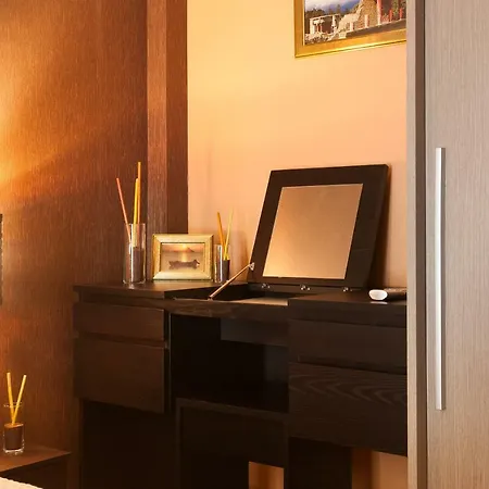 Pretty Rooms In Gold And Blue Apartment In Safe Central Area Athen Exterior foto