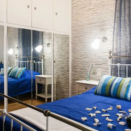 Pretty Rooms In Gold And Blue Apartment In Safe Central Area Athen Exterior foto